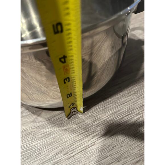 TRAMONTINA 4 QT. STAINLESS STEEL POT WITH LID BLACK HANDLES - Picture 5 of 5